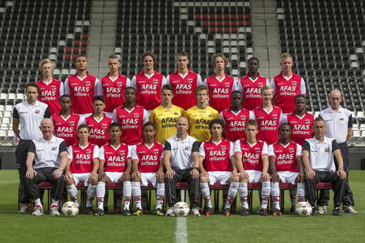 Auch der Turnierneuling AZ Alkmaar aus den Niederlanden konnte am Montag Abend sein vorläufiges Aufgebot für seine ersten Turnierspiele in der Lokhalle beim Sparkasse & VGH CUP 2013 melden. Mit drei aktuellen niederländischen Nationalspielern sind die tra